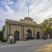 IS IT A GOOD CHOICE TO USE THE YINGMI TOUR GUIDE FOR THE PRESIDENTIAL PALACE ATTR